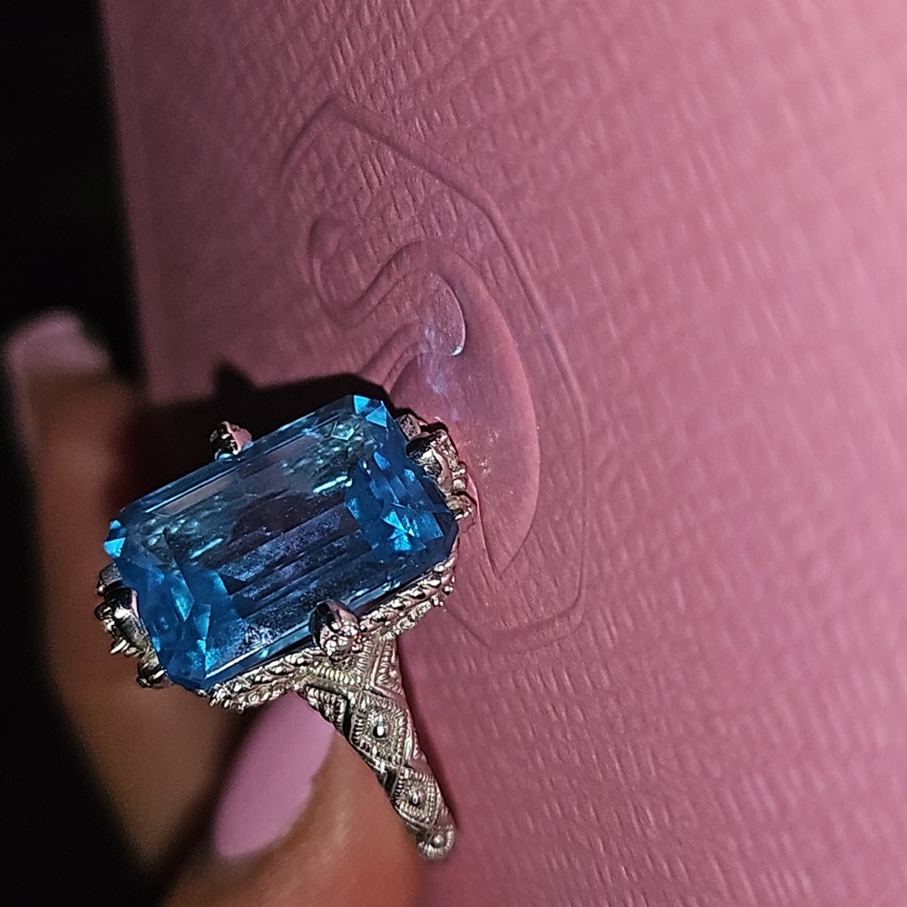 Judith Ripka Huge genuine Blue topaz sterling silver ring size 6 excellent